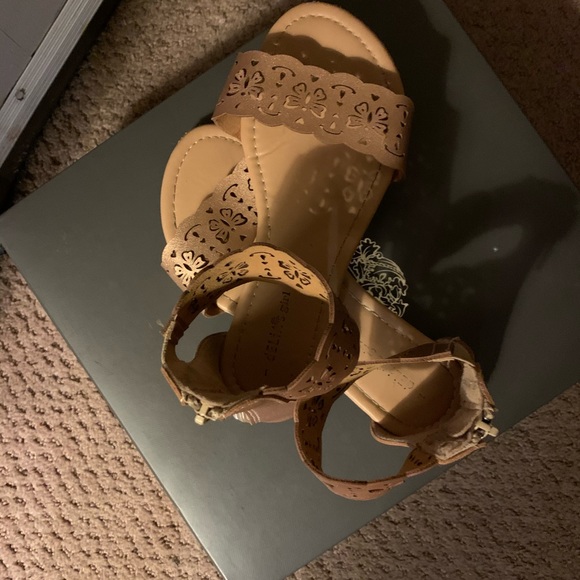 Delias shoes rose gold little girl sandals - Picture 8 of 8